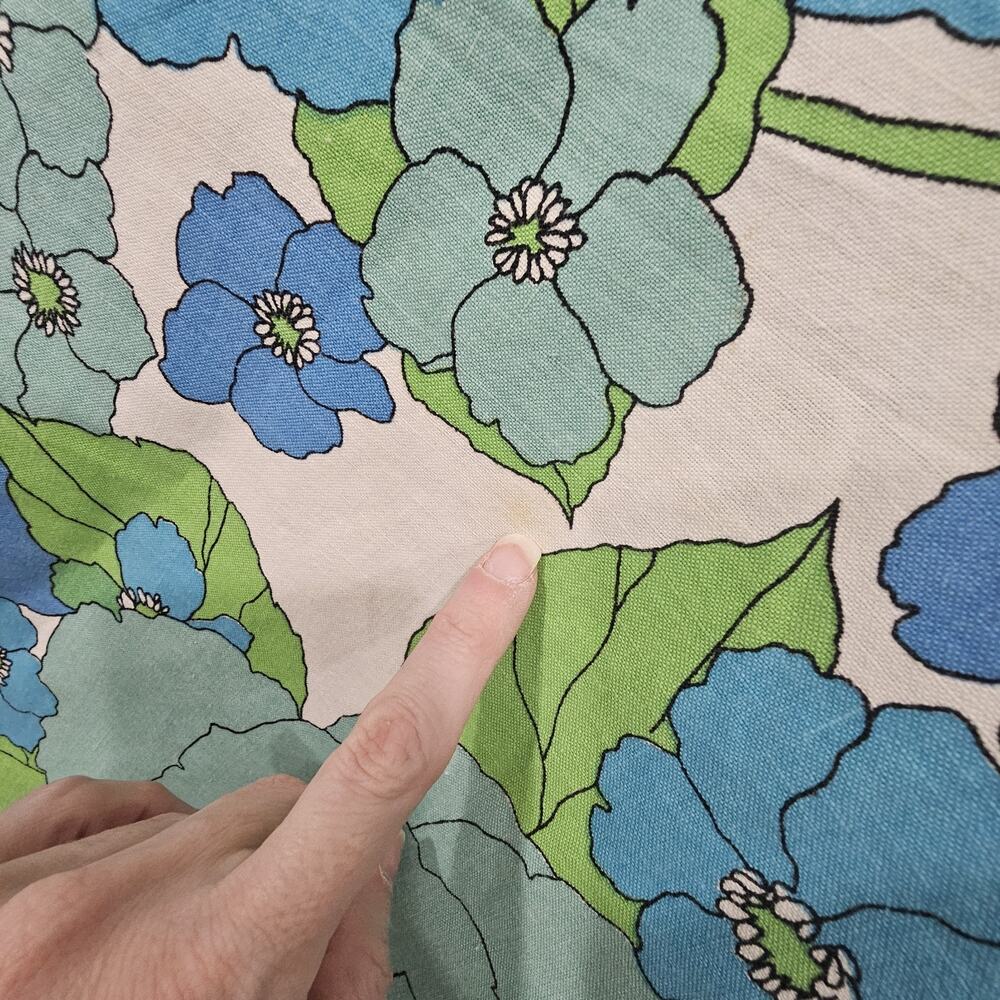 VINTAGE 60’s 70’s Round Blue Green Floral Tablecloth 66” Shabby Retro MCM - Picture 5 of 7